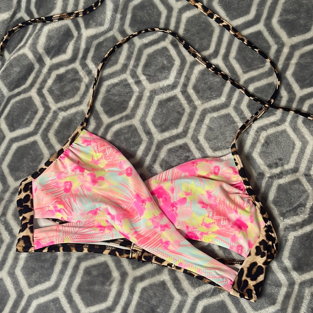 Victoria’s Secret Pink size small patterned swim top